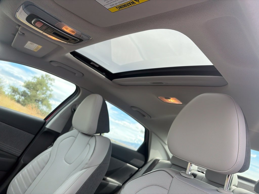Certified 2025 Hyundai Elantra Limited FWD image 35