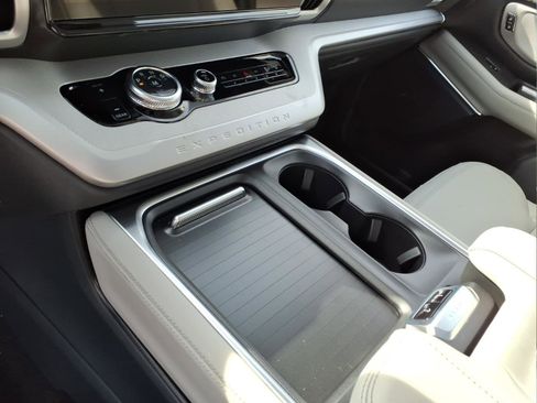 New 2026 Ford Expedition Active image 12