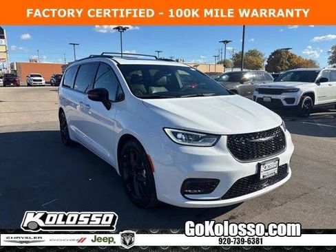 Certified 2025 Chrysler Pacifica Limited FWD image 1