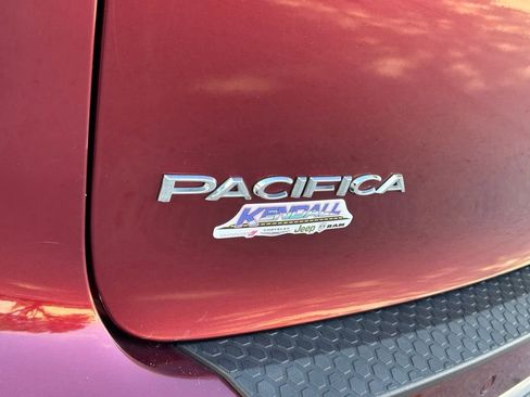 Certified 2020 Chrysler Pacifica Touring-L image 25