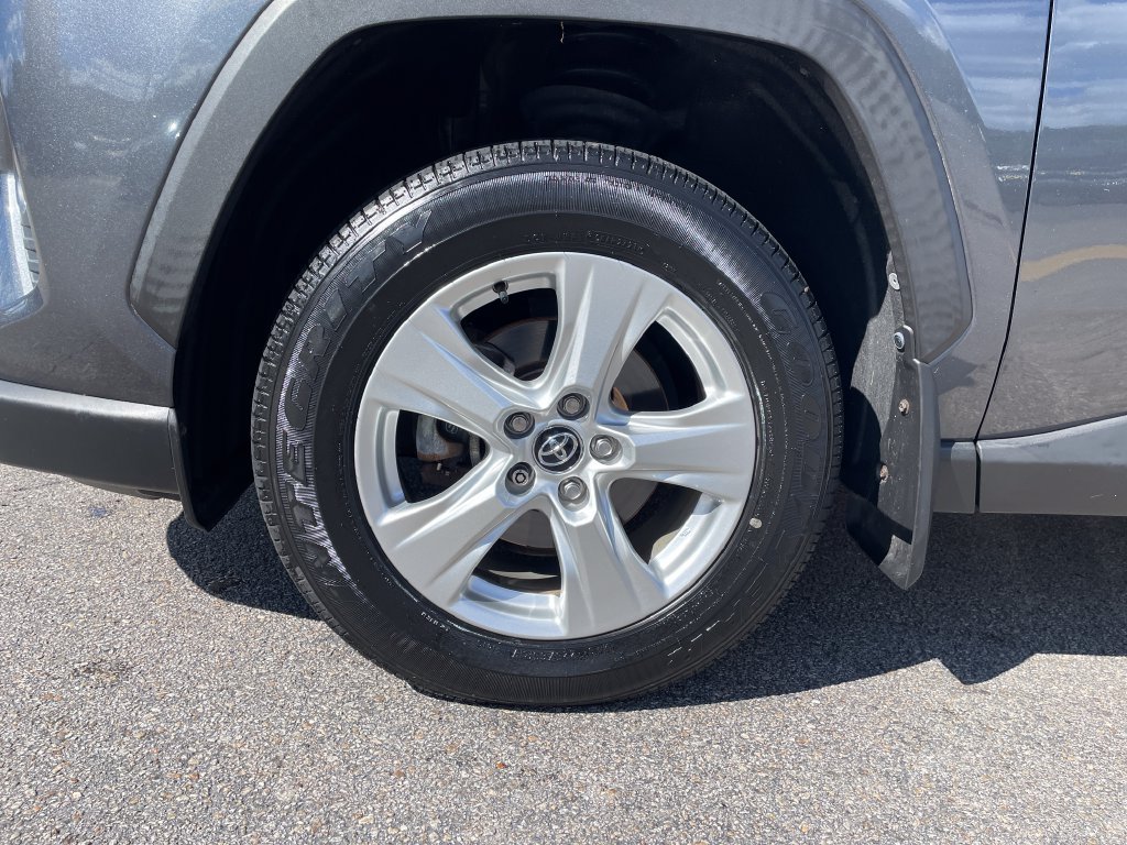 Certified 2020 Toyota RAV4 XLE w/ Convenience Package AWD/4WD image 25