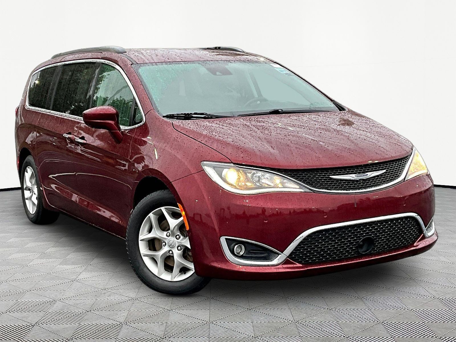 Used 2019 Chrysler Pacifica Touring Plus w/ Advanced Safetytec Group FWD image 3
