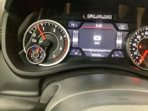 Used 2024 RAM 2500 Laramie AWD/4WD image 18