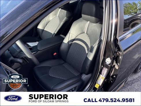 Used 2024 Toyota Camry SE FWD image 17