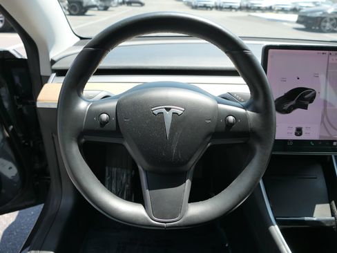 Used 2018 Tesla Model 3 Long Range RWD image 19