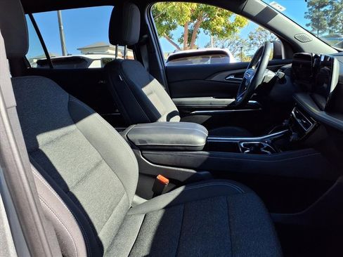 Used 2025 Chevrolet Traverse LT w/ Enhanced Driving Package image 24