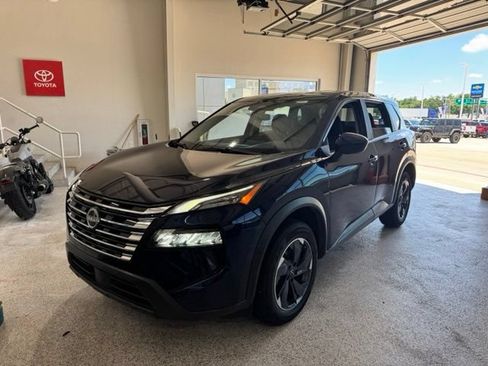 Used 2025 Nissan Rogue SV FWD image 34