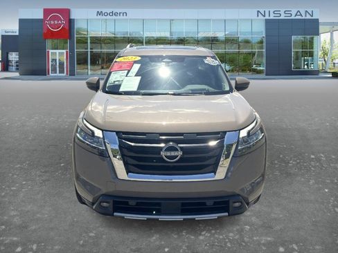 Certified 2023 Nissan Pathfinder Platinum AWD/4WD image 2