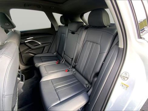 Used 2025 Audi Q5 Premium w/ Convenience Package AWD/4WD image 18