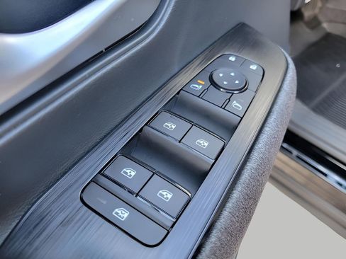 Used 2025 Nissan Kicks SV FWD image 10