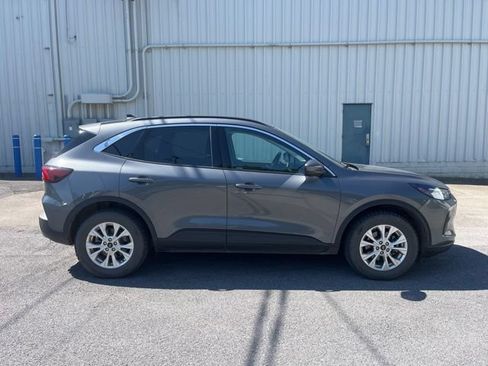 Used 2023 Ford Escape Active w/ Tech Pack #2 AWD/4WD image 4