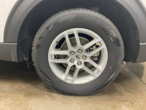 Used 2025 Ford Explorer Active AWD/4WD image 16