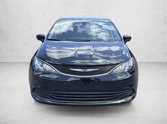 Used 2017 Chrysler Pacifica Touring w/ Tire & Wheel Group FWD video 2