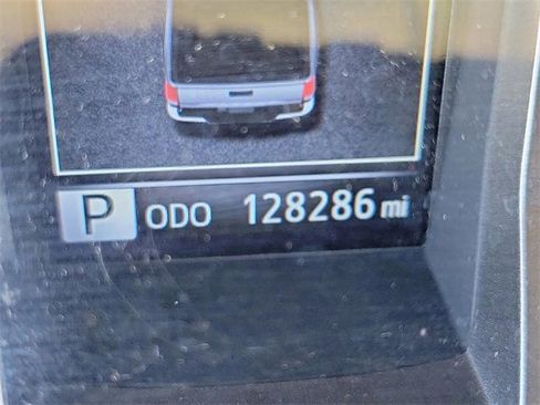 Used 2017 Toyota Tacoma TRD Sport image 22