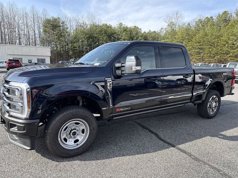 Used 2025 Ford F350 King Ranch w/ FX4 Off-Road Package image 4