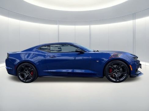 Used 2021 Chevrolet Camaro SS RWD image 6