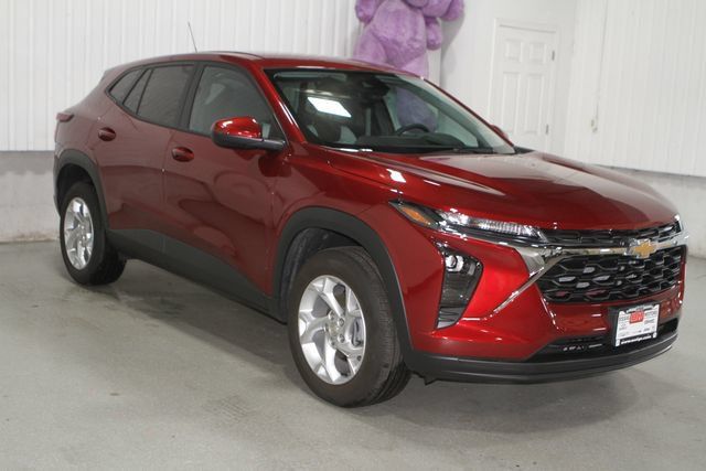 Used 2025 Chevrolet Trax LS w/ LS Convenience Package FWD image 9