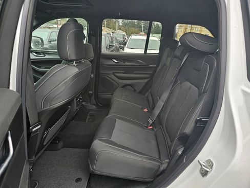 New 2026 Jeep Grand Cherokee Laredo image 15