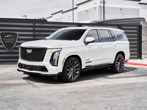 Used 2025 Cadillac Escalade V image 5