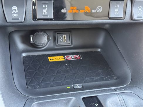 Used 2023 Toyota RAV4 XLE Premium FWD image 30