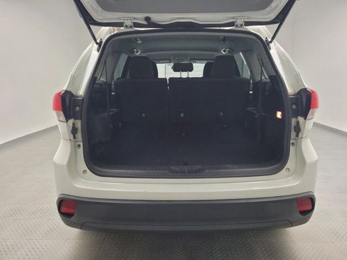 Used 2019 Toyota Highlander LE image 29