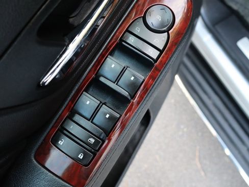 Used 2011 Cadillac Escalade AWD image 29