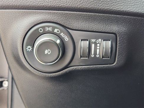 Used 2020 Jeep Compass Latitude w/ Popular Equipment Group image 21