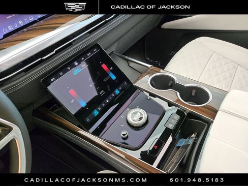 New 2026 Cadillac Escalade Platinum Sport AWD/4WD image 17
