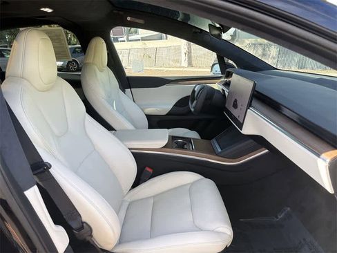 Used 2022 Tesla Model X image 31