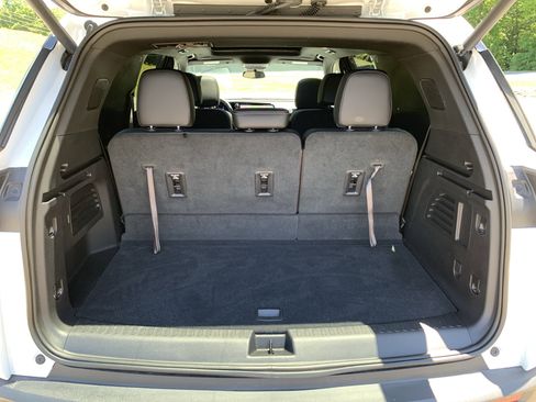 Used 2025 Chevrolet Traverse LT w/ Sun and Wheel Package FWD image 50