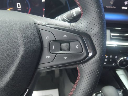 Used 2025 Chevrolet Trax RS FWD image 15