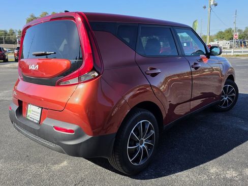 Used 2022 Kia Soul LX image 5