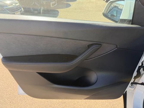Used 2021 Tesla Model Y Long Range AWD/4WD image 13