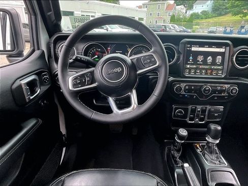 Used 2023 Jeep Wrangler Unlimited Sahara w/ Cold Weather Group AWD/4WD image 17