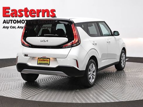 Used 2025 Kia Soul LX FWD image 5