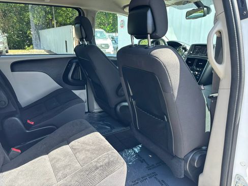 Used 2019 Dodge Grand Caravan SE w/ UConnect Hands-Free Group FWD image 51