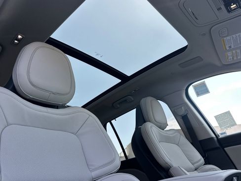 New 2025 Lincoln Aviator Reserve w/ Luxury Package image 17