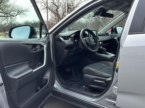 Used 2021 Toyota RAV4 LE image 2