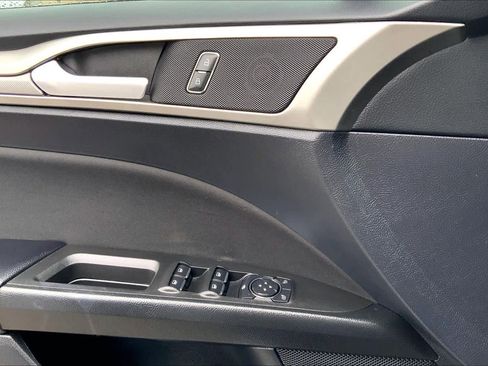 Used 2020 Ford Fusion SE FWD image 31