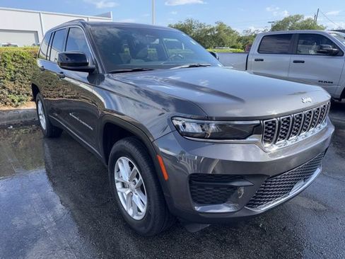 Used 2024 Jeep Grand Cherokee Laredo X AWD/4WD image 2