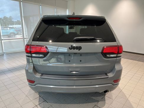 Used 2019 Jeep Grand Cherokee Altitude image 4