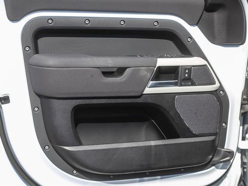 Used 2023 Land Rover Defender 110 X-Dynamic SE image 22