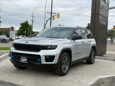 Used 2023 Jeep Grand Cherokee Trailhawk w/ Advanced Protech Group II AWD/4WD image 10