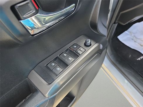 Used 2021 Toyota Tacoma TRD Sport image 18