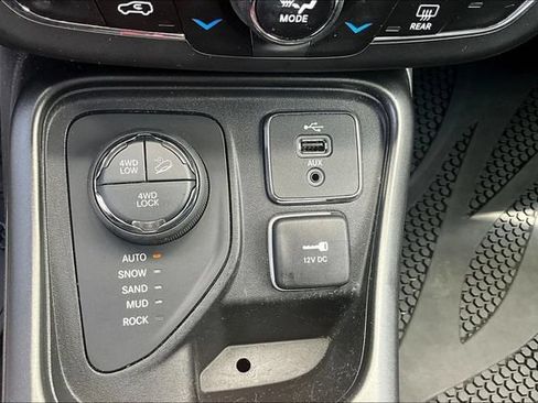 Used 2017 Jeep Compass Trailhawk w/ Leather Interior Group AWD/4WD image 16