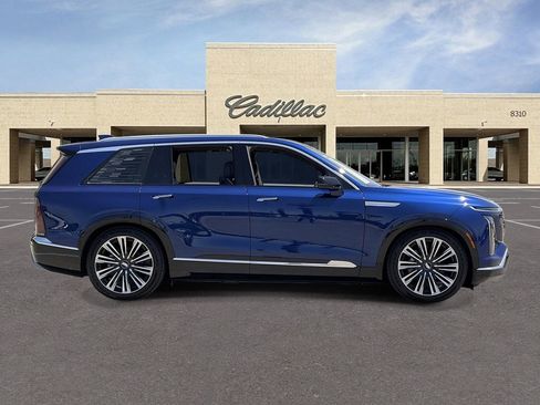 Used 2026 Cadillac Vistiq Premium Luxury w/ LPO, Floor Liner Package AWD/4WD image 4