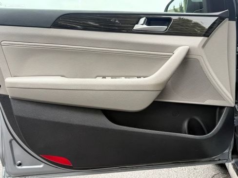 Used 2017 Hyundai Sonata Limited FWD image 12
