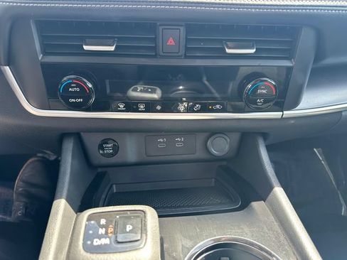 Used 2024 Nissan Rogue SV AWD/4WD image 17