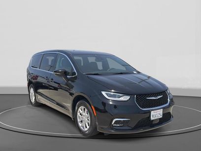 Used 2026 Chrysler Pacifica Select