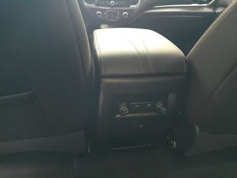 Used 2023 Chevrolet Traverse LT w/ Rear Camera Mirror Package AWD/4WD image 12